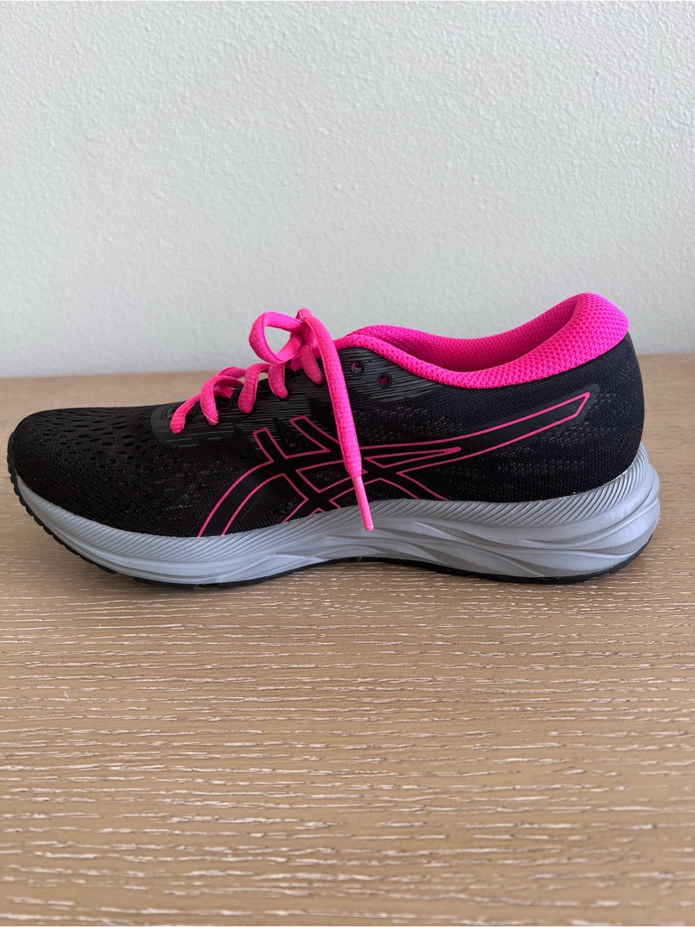 ASICS New Women's Black Running Shoes with Hot Pink Details - Picture 3 of 9